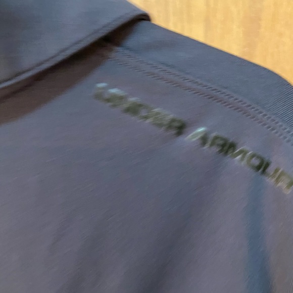 UNDER AMOUR BOYS BLUE / BLACK GOLF SHIRT - Picture 3 of 4